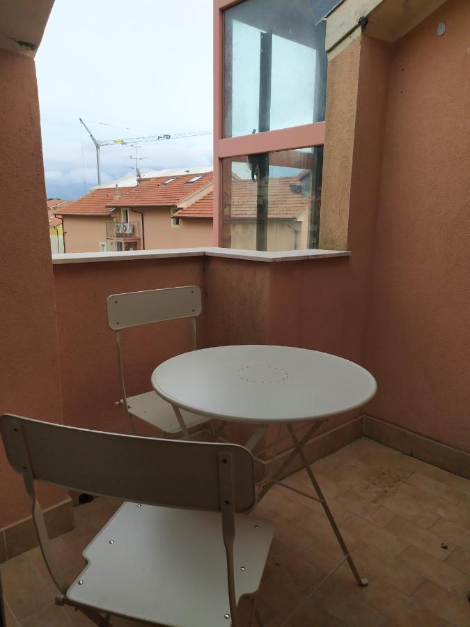 La Mansarda Della Luna Pietra Ligure Extérieur photo